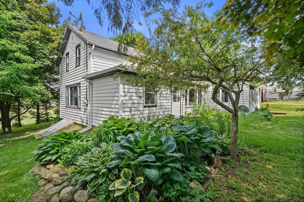 6544 Mohawk ROAD, Allenton, WI 53002