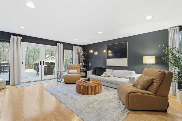 20 Mount Joy Drive, Tewksbury, MA 01876