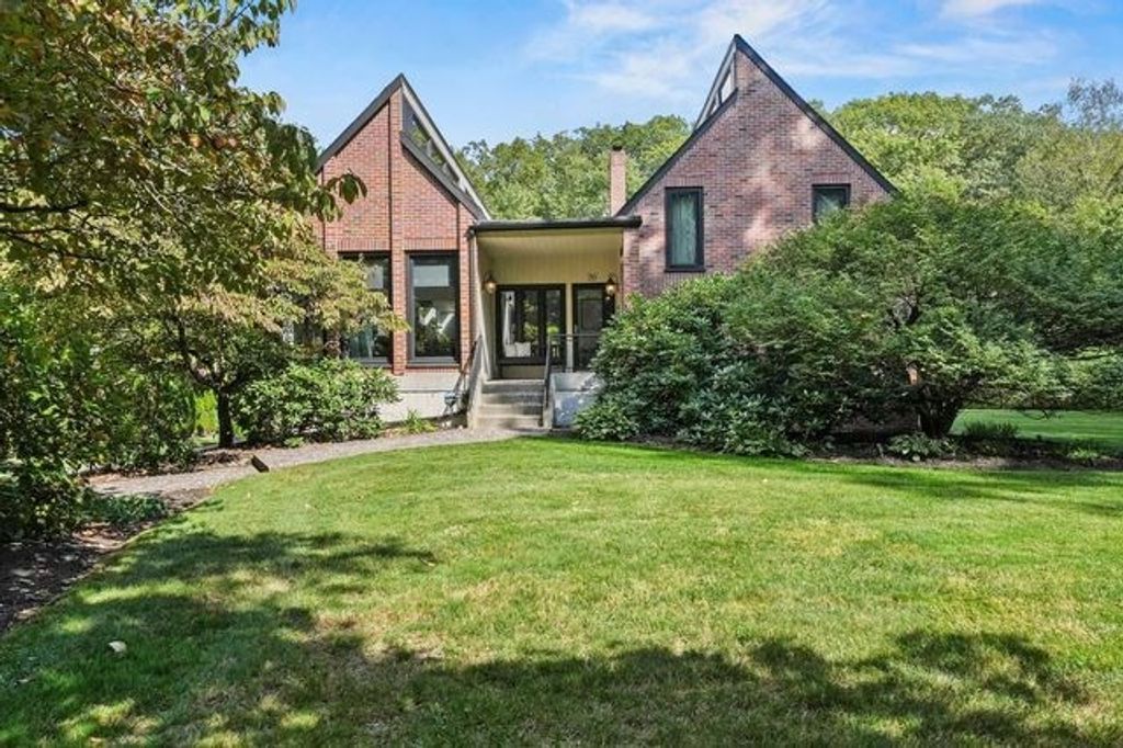 20 Mount Joy Drive, Tewksbury, MA 01876