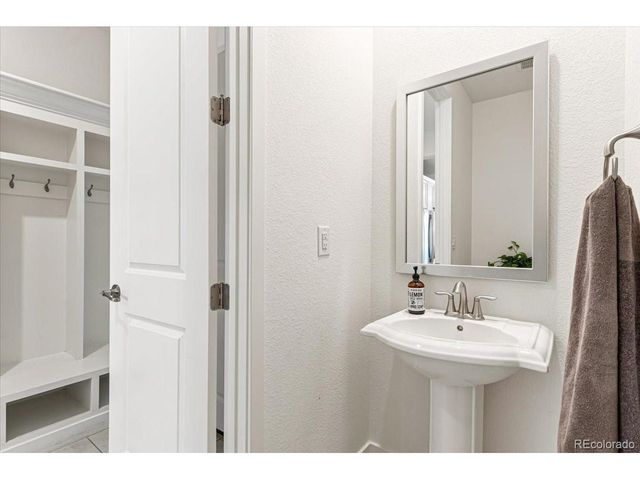 22441 E Narrowleaf Cir, Aurora, CO 80016