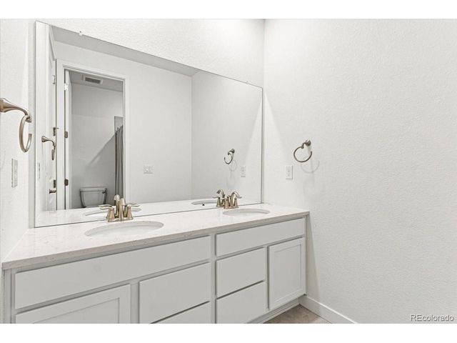 22441 E Narrowleaf Cir, Aurora, CO 80016