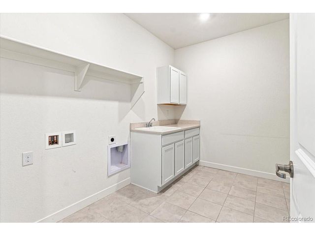 22441 E Narrowleaf Cir, Aurora, CO 80016