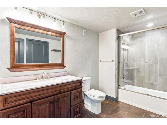 22441 E Narrowleaf Cir, Aurora, CO 80016