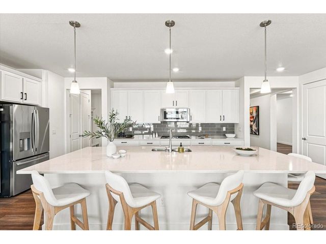 22441 E Narrowleaf Cir, Aurora, CO 80016