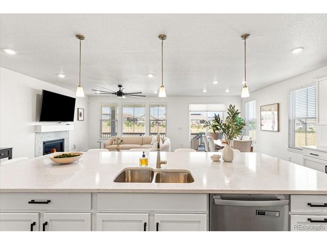 22441 E Narrowleaf Cir, Aurora, CO 80016