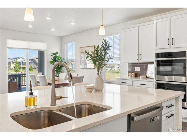 22441 E Narrowleaf Cir, Aurora, CO 80016