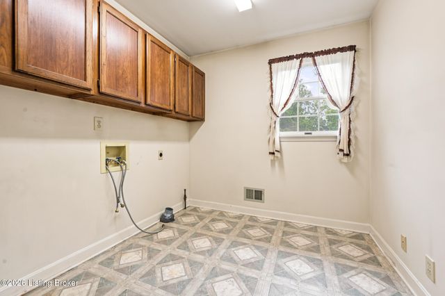 4100 Kirby Ln, Jeffersontown, KY 40299