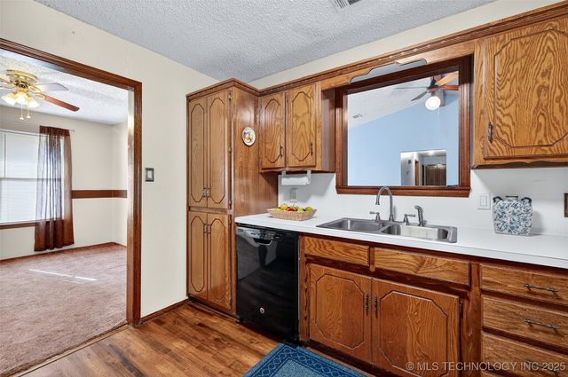 471 Rolling Wood Hills, Durant, OK 74701