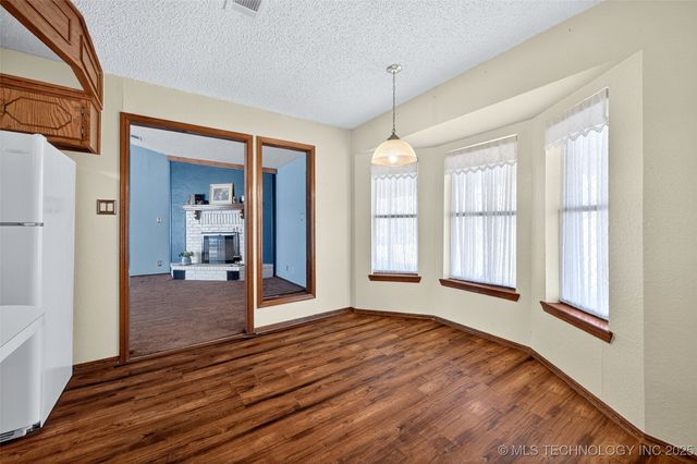 471 Rolling Wood Hills, Durant, OK 74701