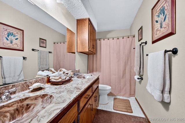 471 Rolling Wood Hills, Durant, OK 74701