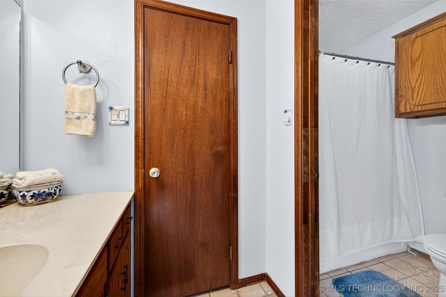 471 Rolling Wood Hills, Durant, OK 74701