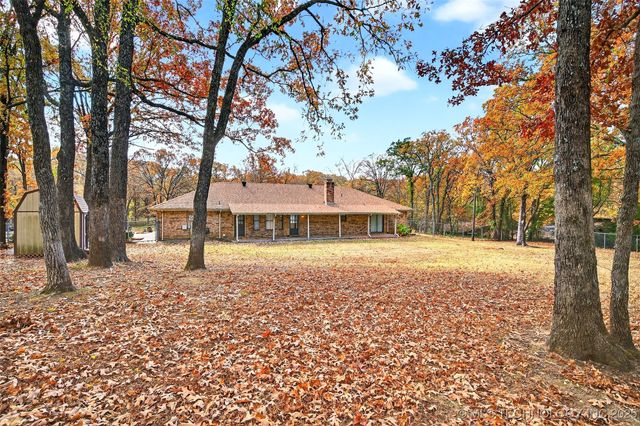471 Rolling Wood Hills, Durant, OK 74701