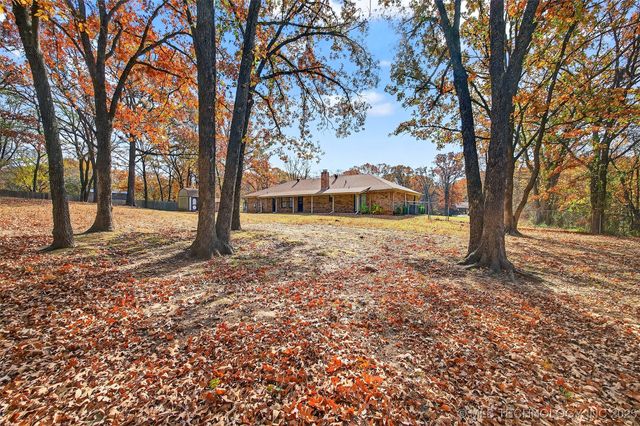 471 Rolling Wood Hills, Durant, OK 74701