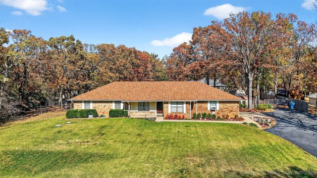 471 Rolling Wood Hills, Durant, OK 74701