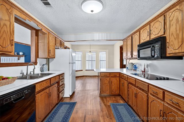 471 Rolling Wood Hills, Durant, OK 74701