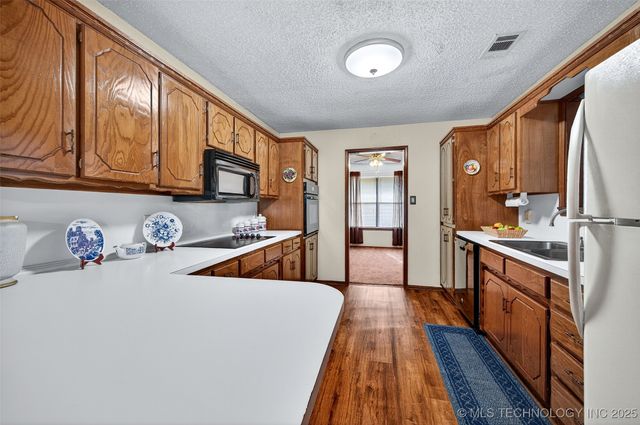 471 Rolling Wood Hills, Durant, OK 74701