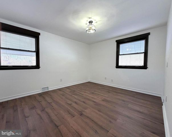 601 COLEBROOK RD, Philadelphia, PA 19115