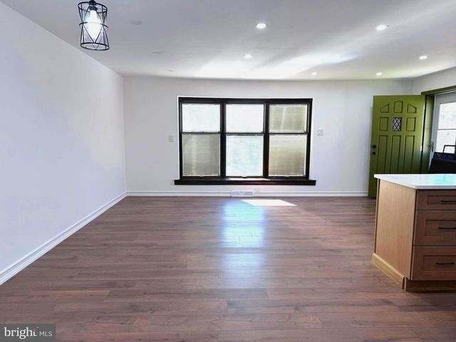 601 COLEBROOK RD, Philadelphia, PA 19115