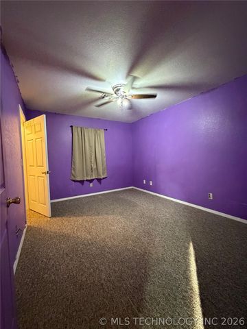 215 NE 7th Street, Checotah, OK 74426