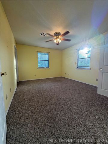 215 NE 7th Street, Checotah, OK 74426