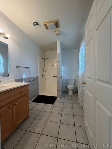 215 NE 7th Street, Checotah, OK 74426