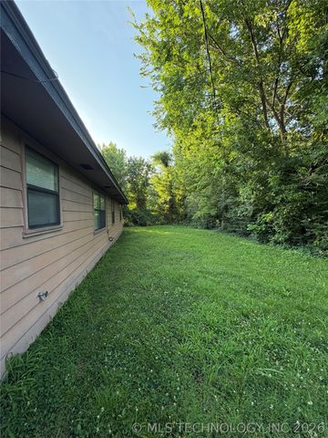 215 NE 7th Street, Checotah, OK 74426