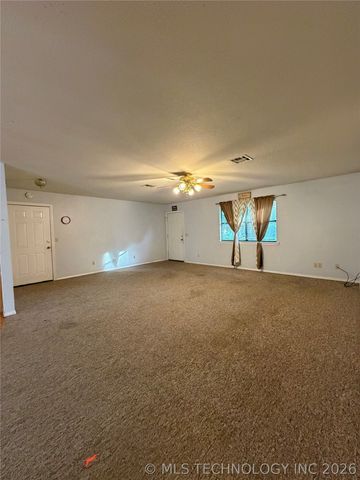 215 NE 7th Street, Checotah, OK 74426