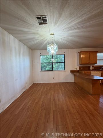 215 NE 7th Street, Checotah, OK 74426
