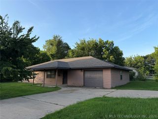 215 NE 7th Street, Checotah, OK 74426