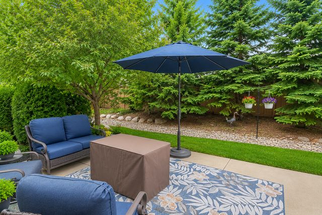 5010 Dale Ridge Road, Woodbury, MN 55129