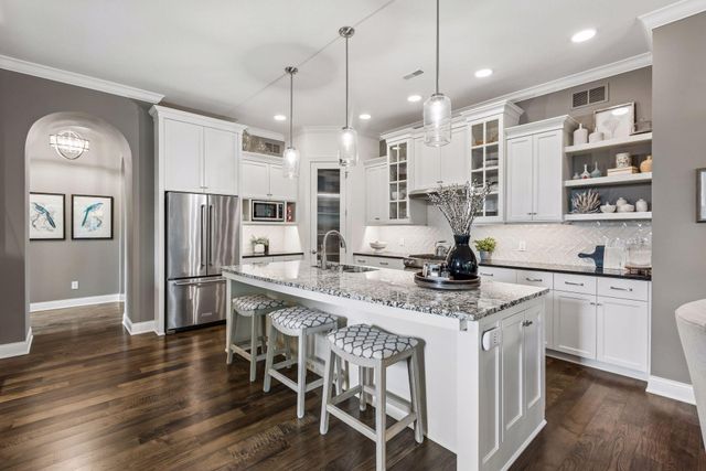 5010 Dale Ridge Road, Woodbury, MN 55129