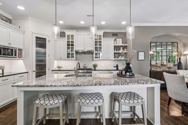 5010 Dale Ridge Road, Woodbury, MN 55129