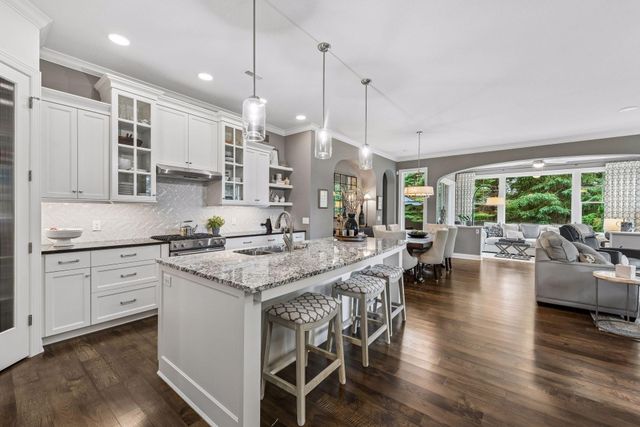 5010 Dale Ridge Road, Woodbury, MN 55129