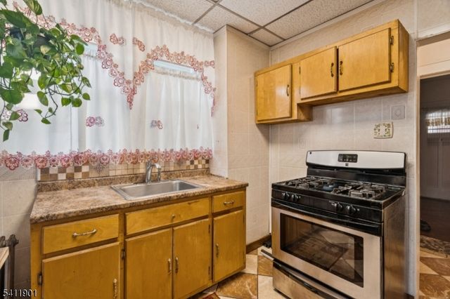 7 Wolf Pl, Irvington Twp., NJ 07111