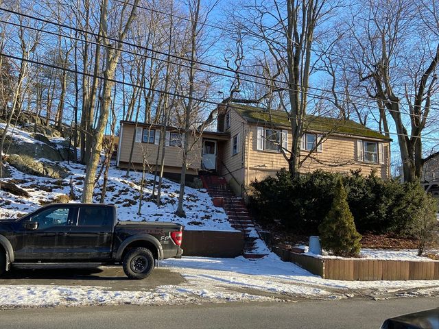9 Walden Pond Ave, Saugus, MA 01906