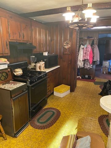 9 Walden Pond Ave, Saugus, MA 01906