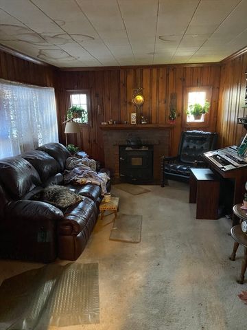 9 Walden Pond Ave, Saugus, MA 01906