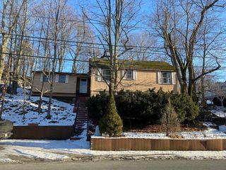 9 Walden Pond Ave, Saugus, MA 01906