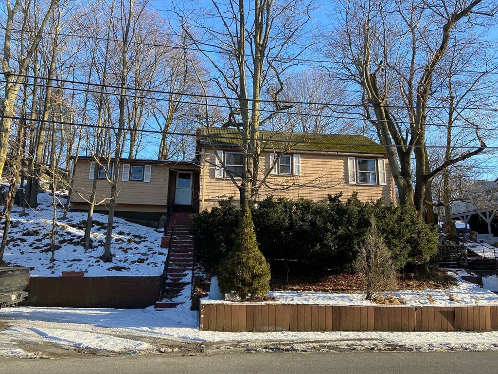 9 Walden Pond Ave, Saugus, MA 01906