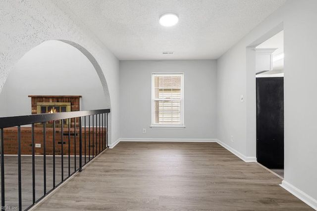 1253 Shawn DR, Virginia Beach, VA 23453