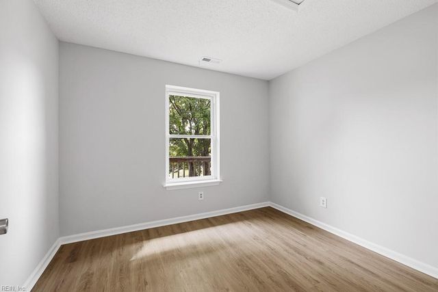 1253 Shawn DR, Virginia Beach, VA 23453