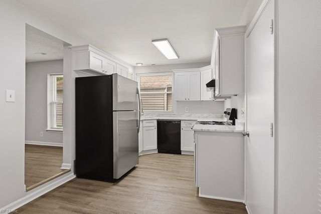 1253 Shawn DR, Virginia Beach, VA 23453