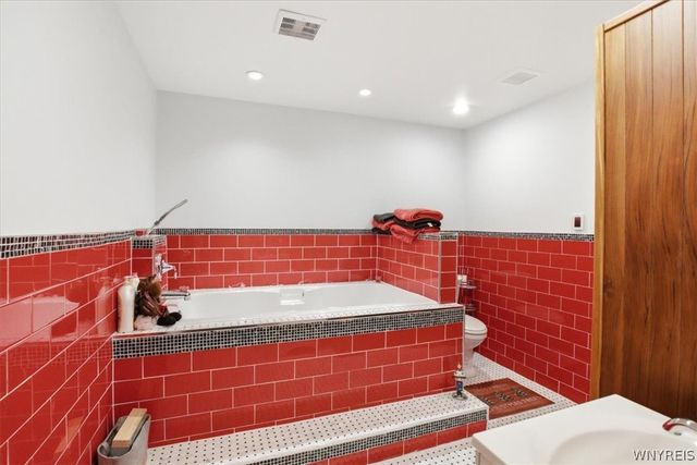 4162 East Lake Road, Wilson, NY 14172
