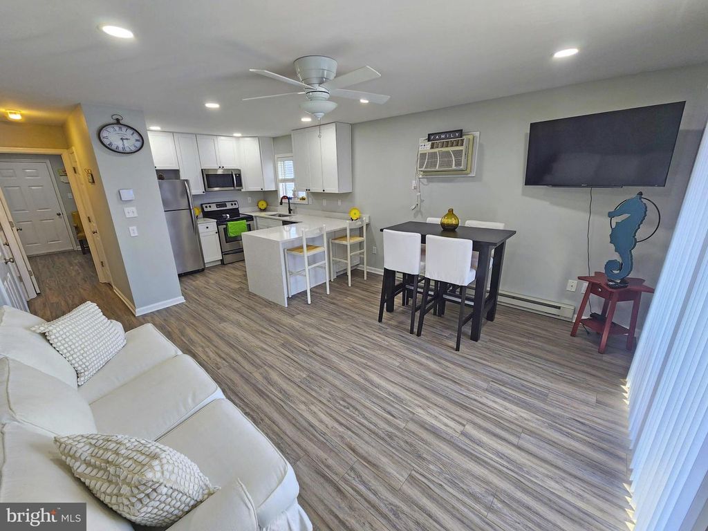 Image 7 of property listing at 14400 JARVIS AVE #110B, Ocean City, MD 21842