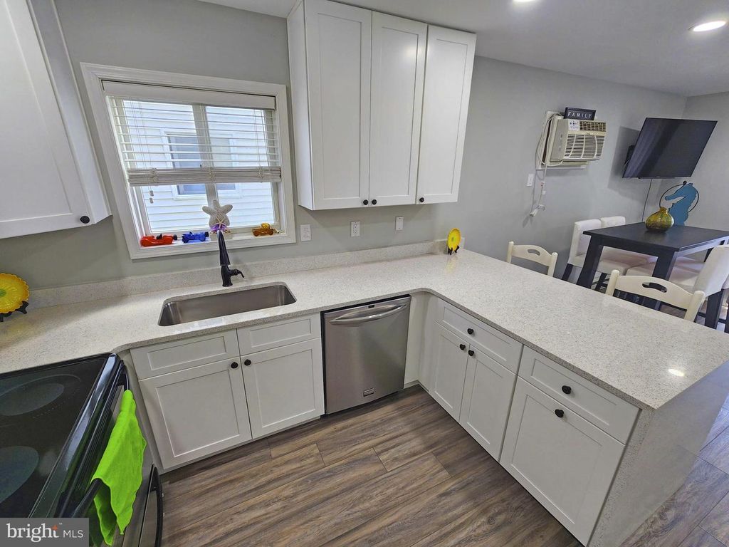 Image 10 of property listing at 14400 JARVIS AVE #110B, Ocean City, MD 21842