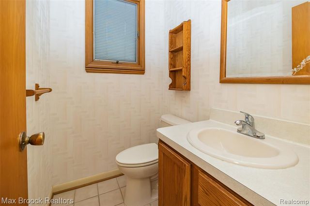 304 Paragon Drive, Troy, MI 48098