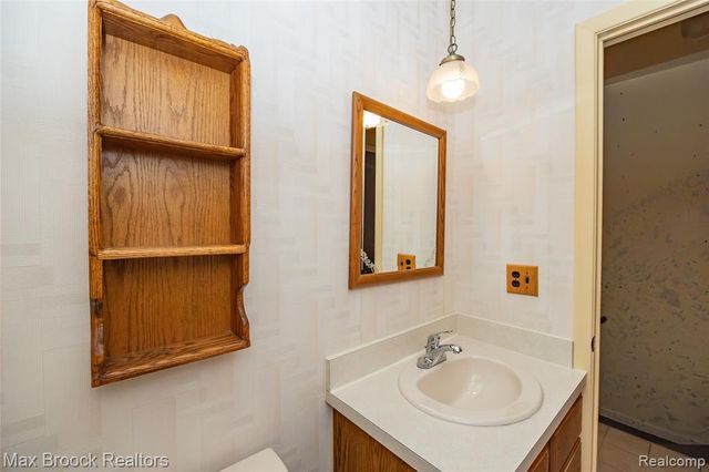 304 Paragon Drive, Troy, MI 48098