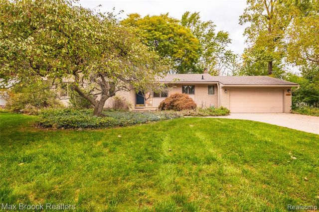 304 Paragon Drive, Troy, MI 48098