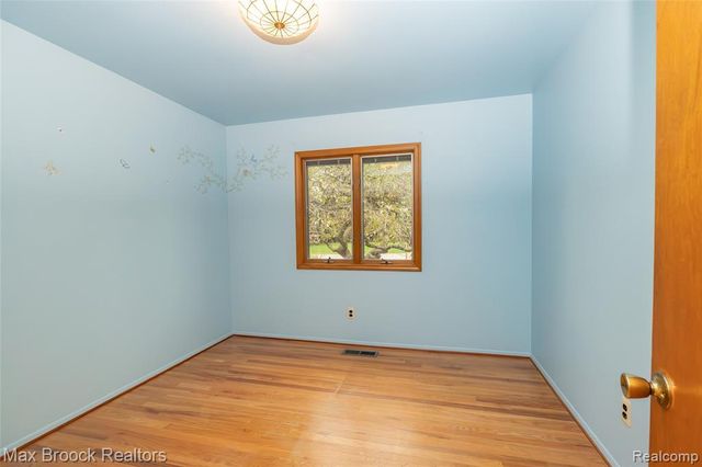 304 Paragon Drive, Troy, MI 48098