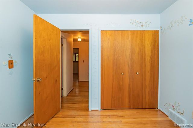304 Paragon Drive, Troy, MI 48098
